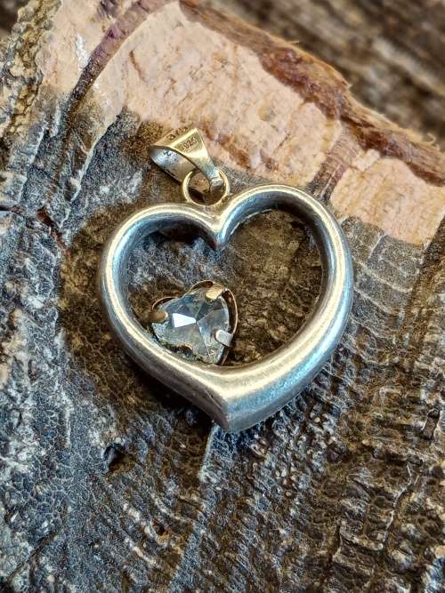 Heart shaped pendant 9ct wgite and yellow gold