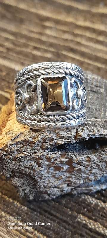 Sterling silver Vintage ladies ring with large brown stone Size L.5 No Box!