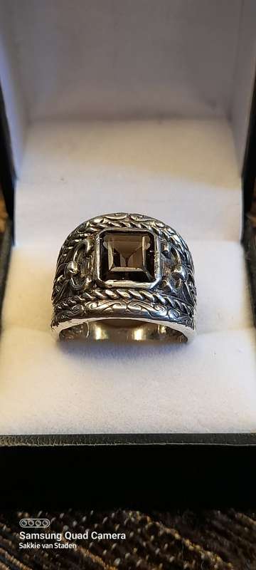 Sterling silver Vintage ladies ring with large brown stone Size L.5 No Box!
