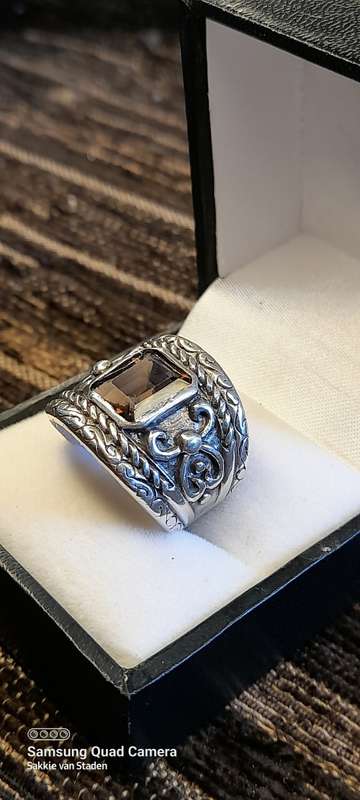 Sterling silver Vintage ladies ring with large brown stone Size L.5 No Box!