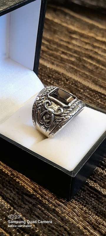 Sterling silver Vintage ladies ring with large brown stone Size L.5 No Box!