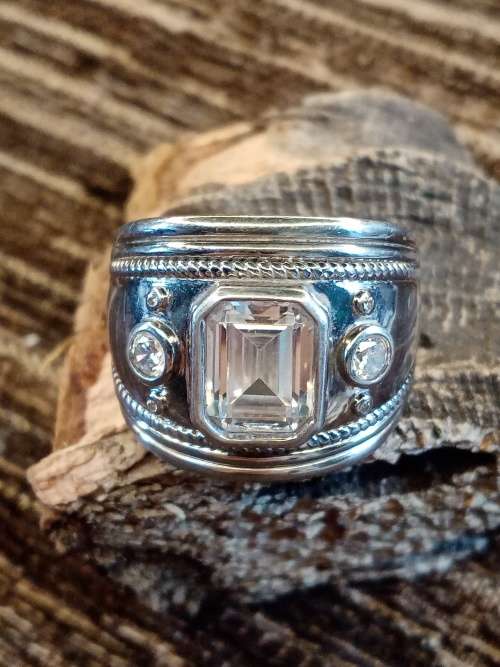 Ladies ring Size W.5 925 silver NO BOX