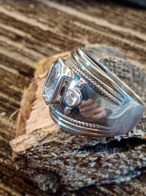 Ladies ring Size W.5 925 silver NO BOX