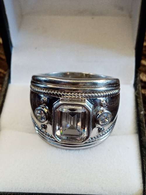 Ladies ring Size W.5 925 silver NO BOX