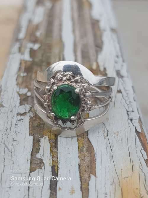 Sterling silver ladies ring Size: R.5 Beautiful greenstone ring