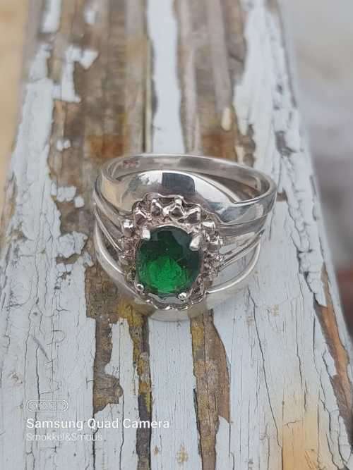 Sterling silver ladies ring Size: R.5 Beautiful greenstone ring