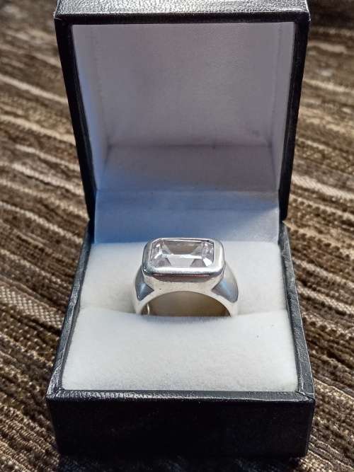 Sterling silver ring with large stone stone size 12mm by 9mm Size: J No Box!
