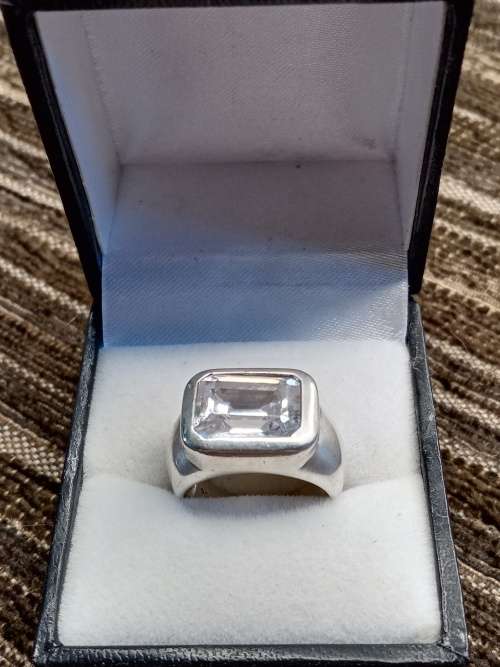 Sterling silver ring with large stone stone size 12mm by 9mm Size: J No Box!