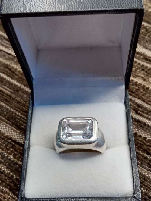 Sterling silver ring with large stone stone size 12mm by 9mm Size: J No Box!