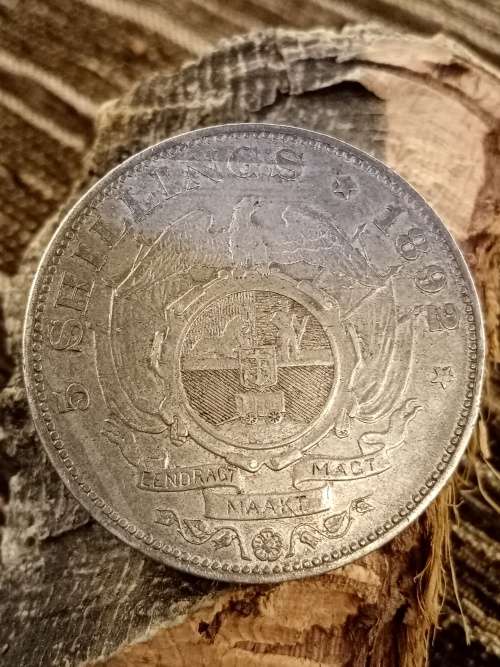 1892 ZAR 5 Shillings Single  shaft. Coin very good condition PLEASE NOTE: rim nicks 39mm