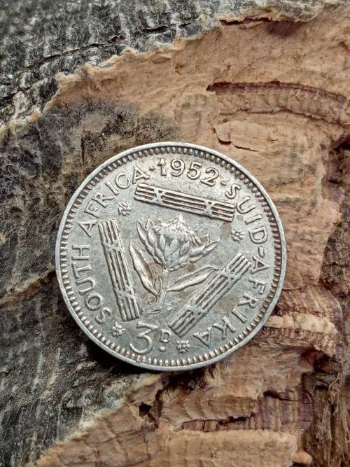 Threepence 1952