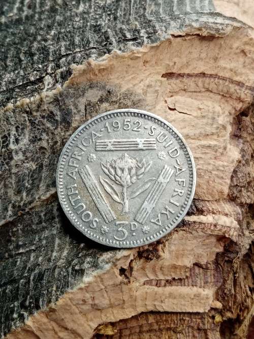 Threepence 1952
