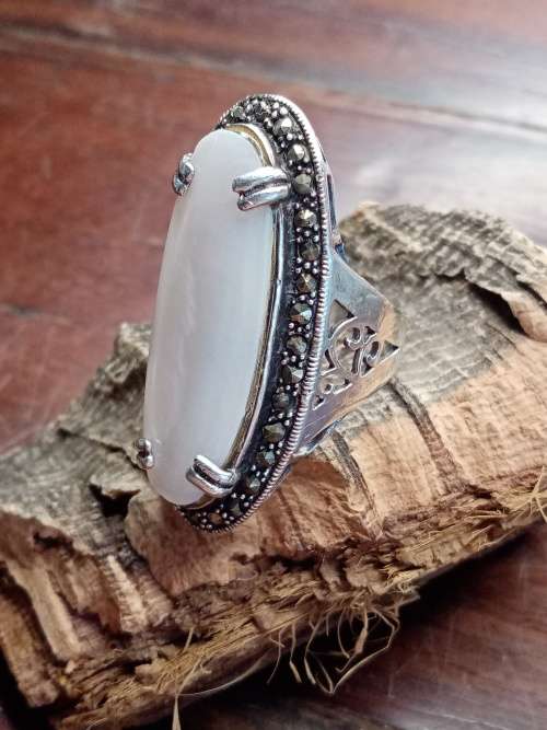 Mother of Pearl and Marcasite Antique/Vintage ladies ring Size: O No Box!