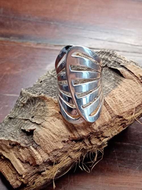 Sterling Silver ladies ring Size M.5 No Box!