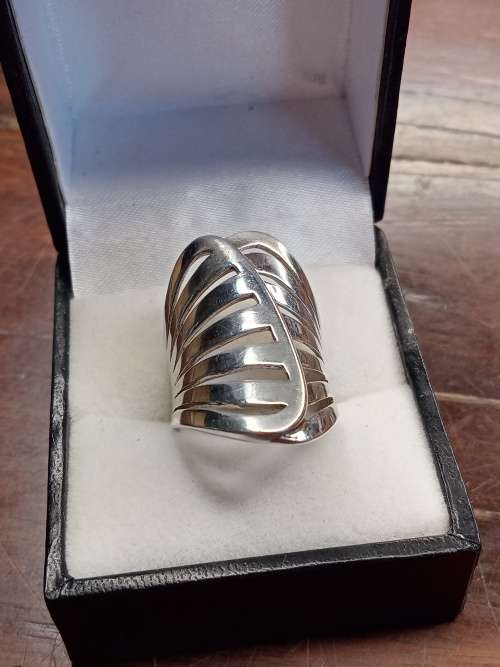 Sterling Silver ladies ring Size M.5 No Box!
