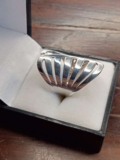 Sterling Silver ladies ring Size M.5 No Box!