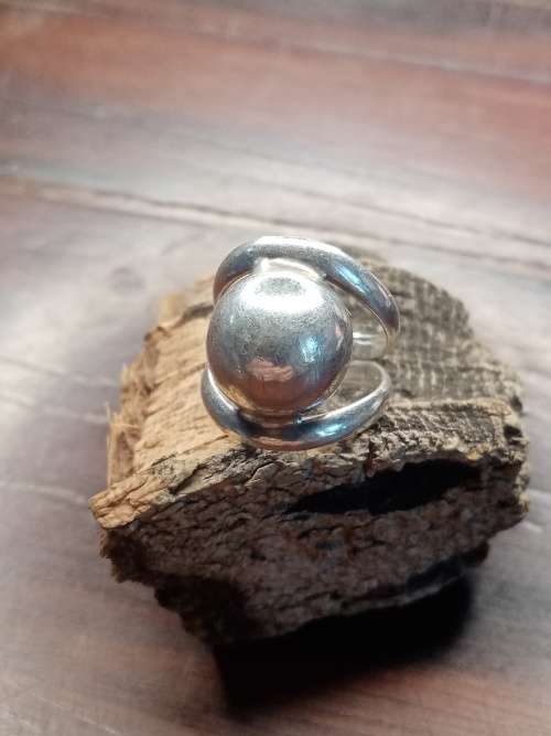 Sterling silver ladies ring Size: M NO BOX!