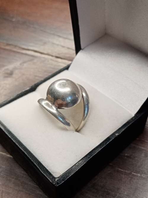 Sterling silver ladies ring Size: M NO BOX!