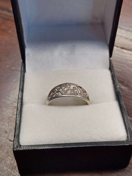 Sterling silver ladies ring Size: O.5 NO BOX!