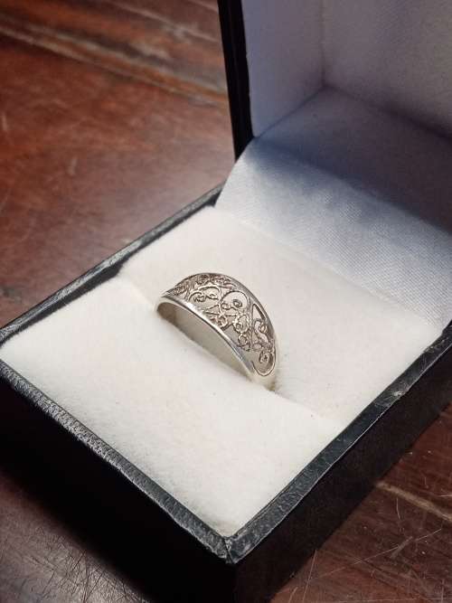 Sterling silver ladies ring Size: O.5 NO BOX!