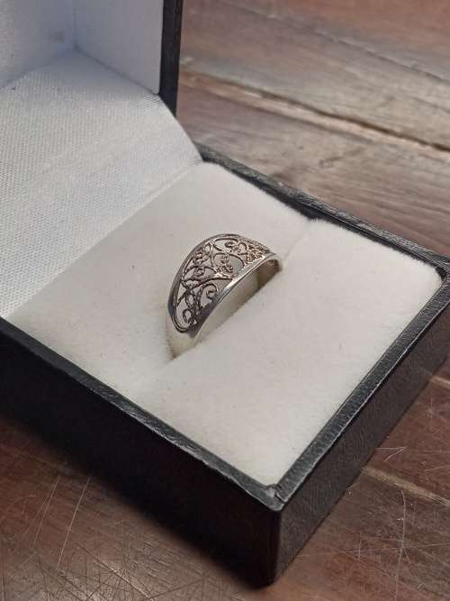 Sterling silver ladies ring Size: O.5 NO BOX!