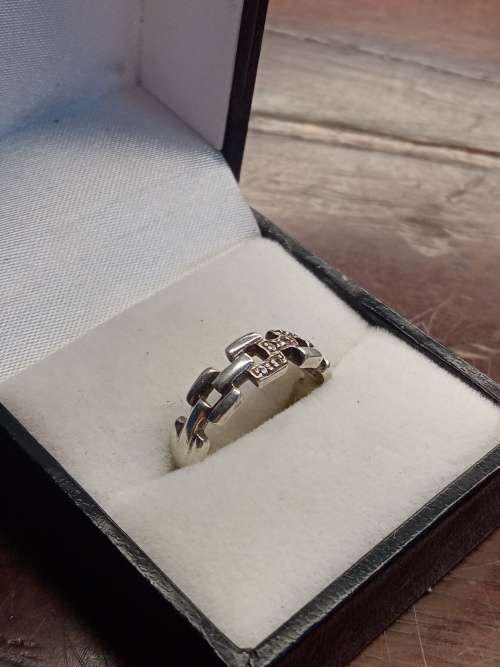 Sterling silver ladies ring Size: M.5 NO BOX!