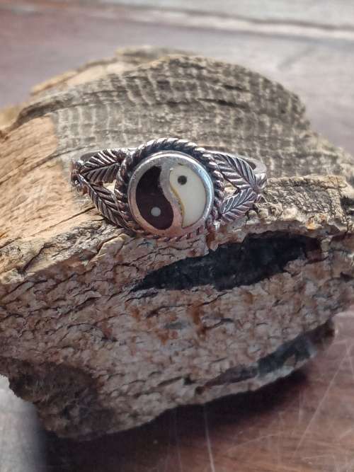 Sterling silver ladies ring yin yang Size: P.5 NO BOX!