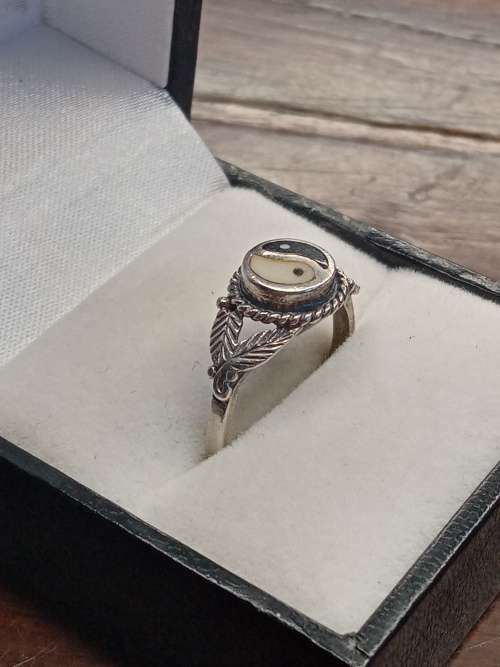 Sterling silver ladies ring yin yang Size: P.5 NO BOX!