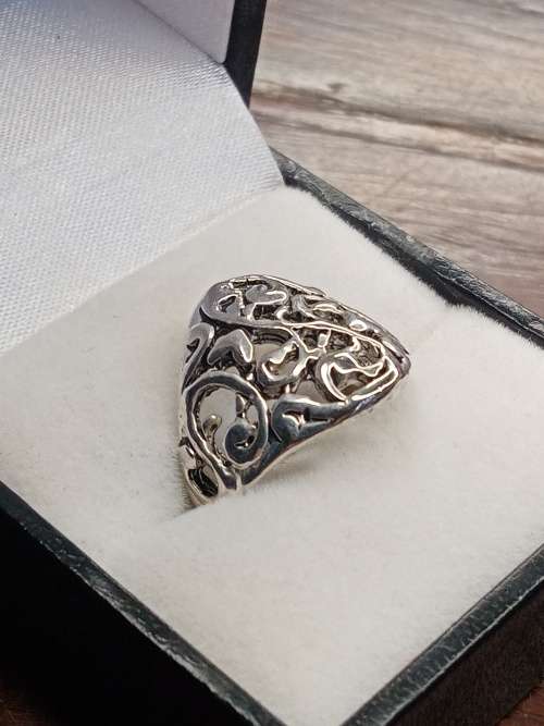 Sterling silver ladies ring Size: L NO BOX!