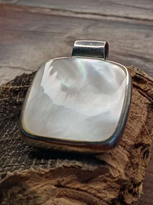 Sterling silver and mother of pearl pendant 27mm by 27mm