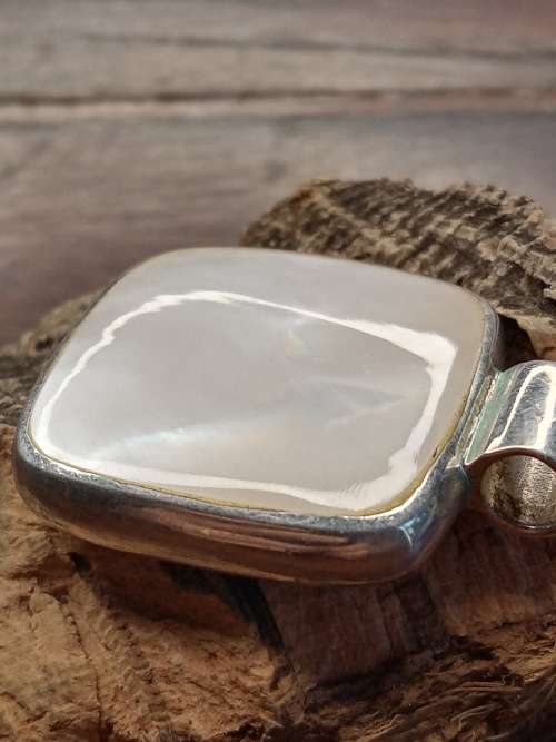 Sterling silver and mother of pearl pendant 27mm by 27mm