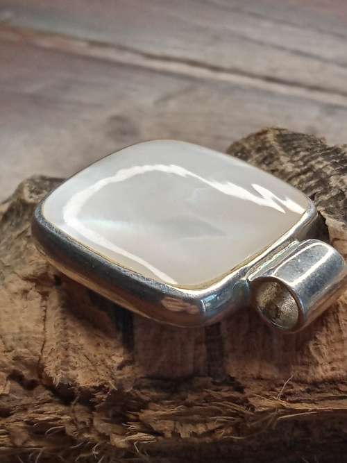 Sterling silver and mother of pearl pendant 27mm by 27mm