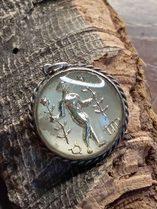 Antique pendant 23mm