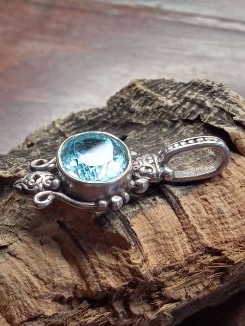 Antique sterling silver pendant stone size 12mm by 15mm