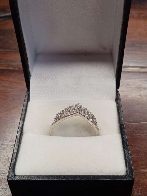 Sterling silver ladies ring Size: Q