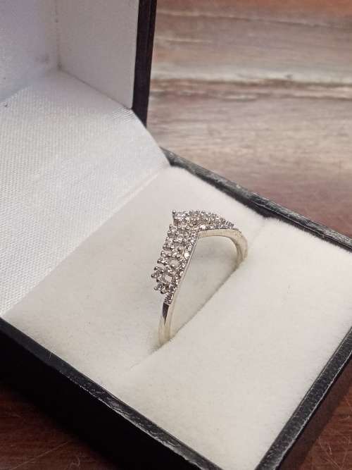 Sterling silver ladies ring Size: Q