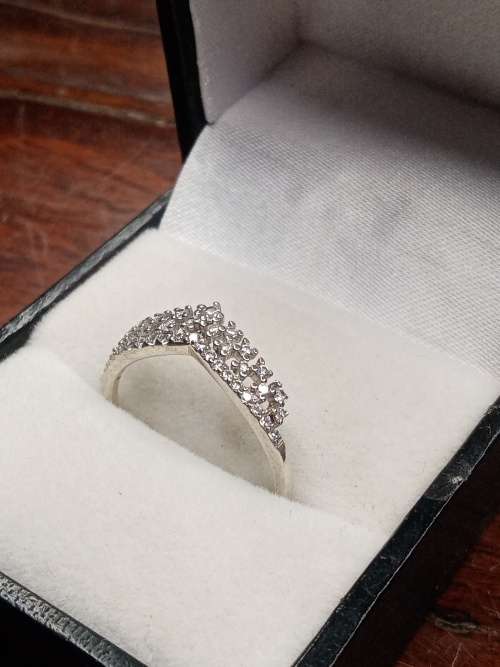 Sterling silver ladies ring Size: Q.5