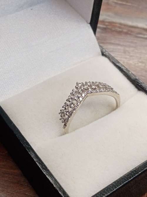 Sterling silver ladies ring Size: Q.5