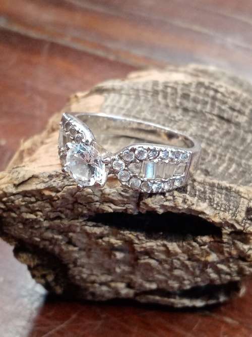 Sterling silver ladies ring Size: R