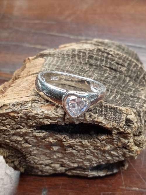 Sterling silver ladies ring Size: N