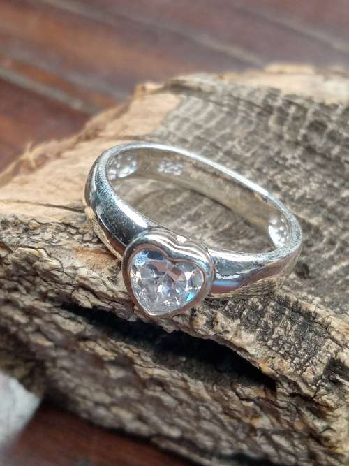 Sterling silver ladies ring Size: N