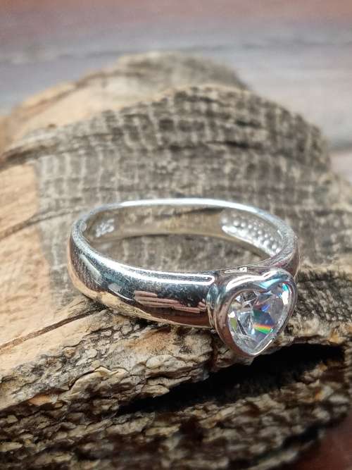 Sterling silver ladies ring Size: N