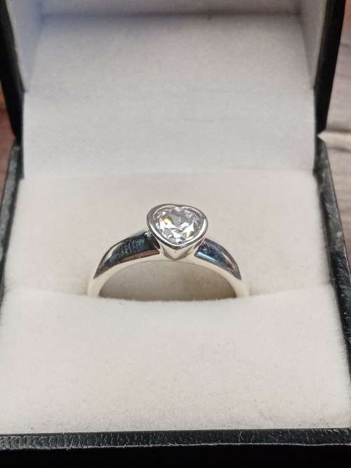 Sterling silver ladies ring Size: N