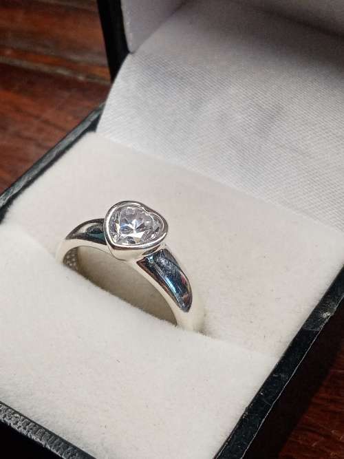 Sterling silver ladies ring Size: N