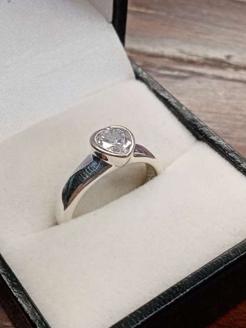 Sterling silver ladies ring Size: N