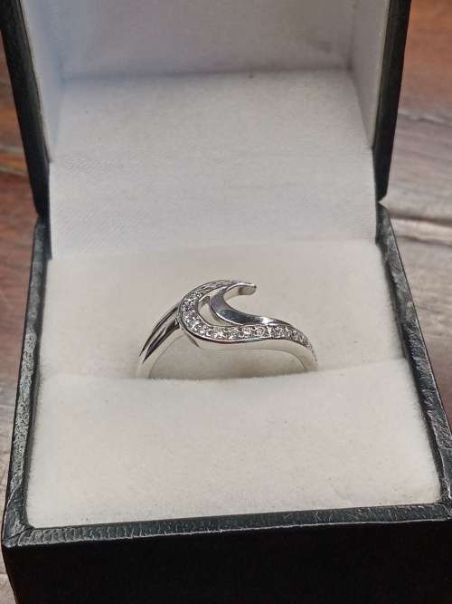 Sterling silver ladies ring Size: O