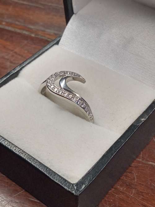 Sterling silver ladies ring Size: O
