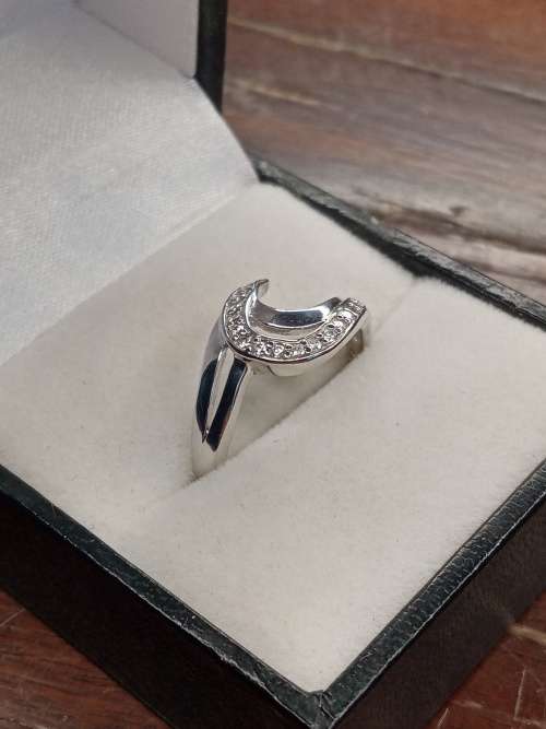 Sterling silver ladies ring Size: O