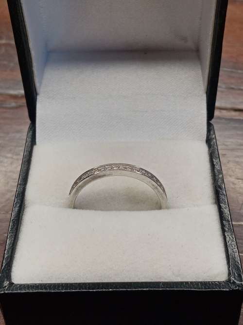 Sterling silver ladies ring Size: R