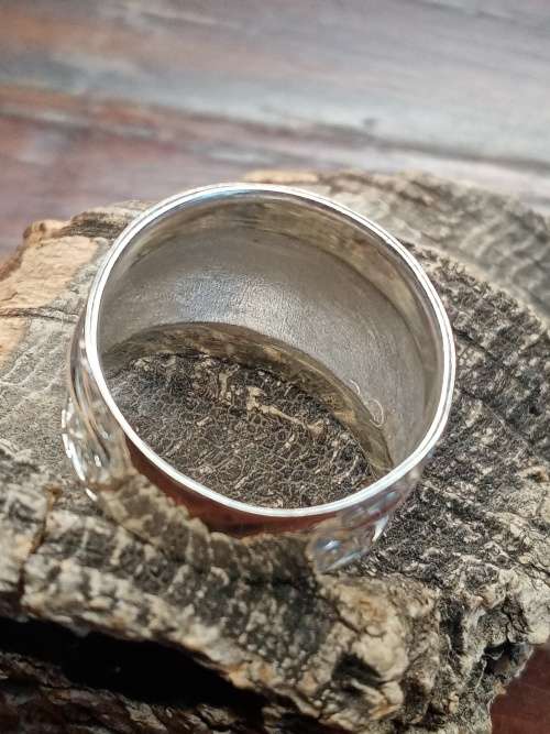 Sterling silver ladies ring Size: Q